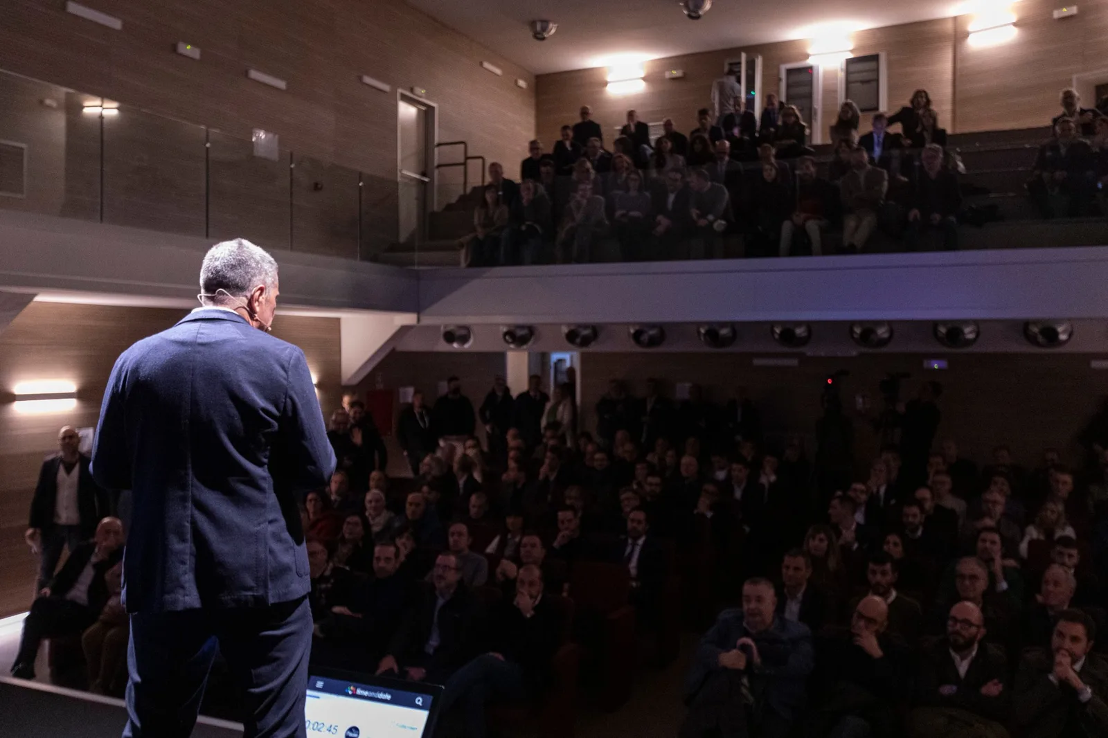 Giancarlo De Leonardo sul palco di un keynote Innovation Bridge